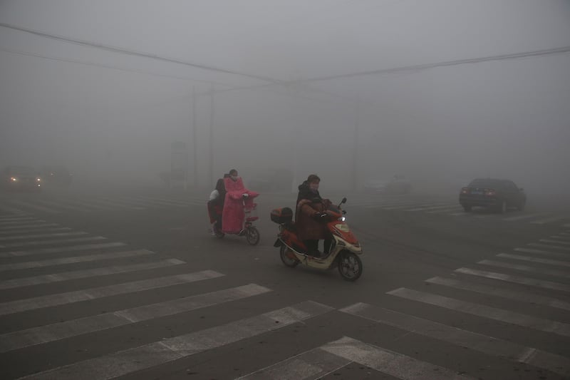 galleries/2014/02/27/smog-vortex-takes-over-beijing-photos/170104-china-smog-02_mpcitj