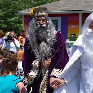 articles/2015/06/07/dumbledore-and-gandalf-marry-and-vanquish-the-westboro-baptist-church/150607-potts-gandalf-dumbledore-tease_hvq7tt