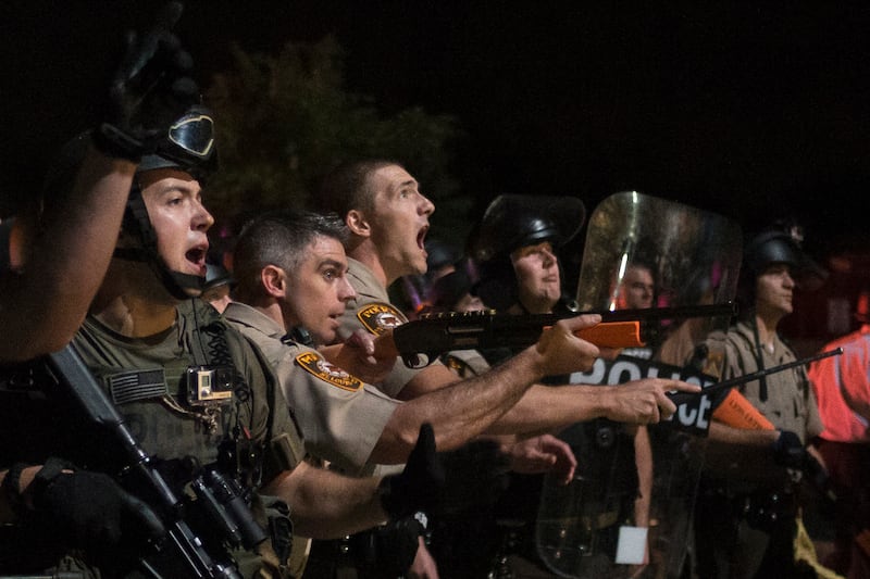 galleries/2014/08/18/missouri-protest-descends-into-chaos-photos/140820-ferguson-riots-update6_bcwhyy