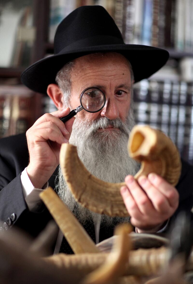 galleries/2012/09/17/it-s-shofar-season-jews-with-horns-photos/shofar-2012-03_uiywzx