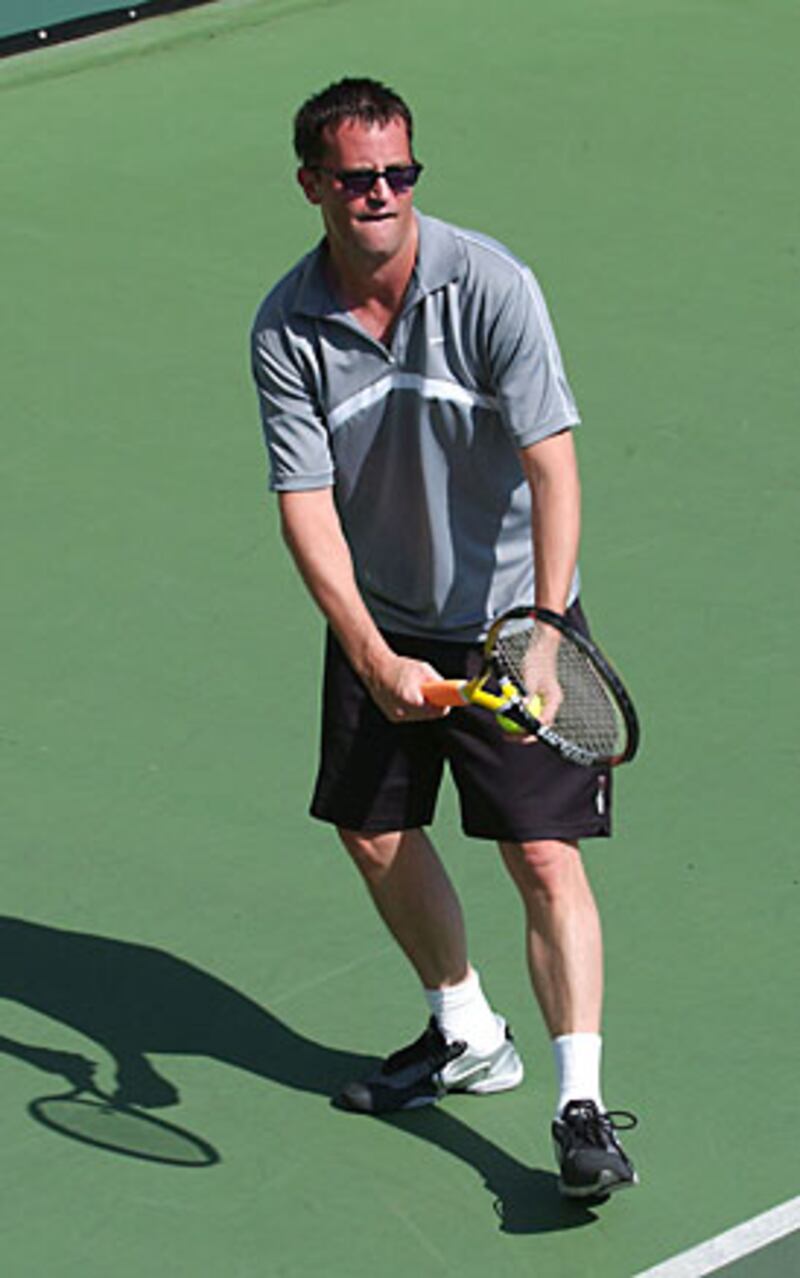 galleries/2009/09/02/a-list-tennis-aces/celebrity-tennis-players---matthew-perry_mneht8