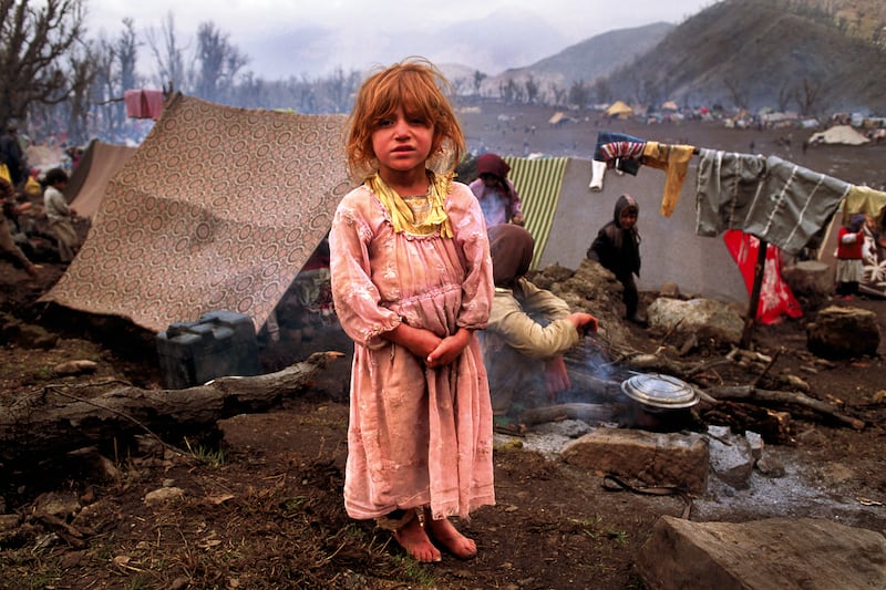 galleries/2015/11/14/love-and-war-through-peter-turnley-s-lens-photos/151113-love-war14_byufex