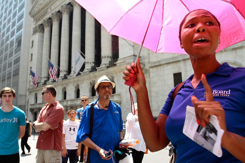 galleries/2013/07/20/east-coast-heat-wave-brings-out-the-fans-the-ac-and-the-parasols-photos/heatwave-12_wrrap8