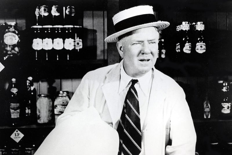 articles/2016/06/21/how-w-c-fields-helped-end-prohibition/160715-rothbaum-wc-fields-drinker3-embed_te4zku