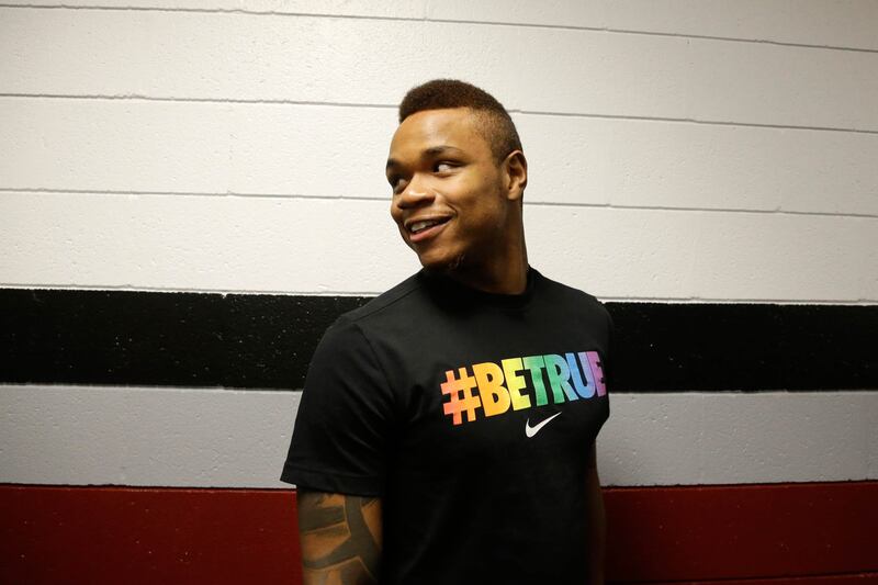 articles/2014/04/10/umass-derrick-gordon-makes-history-as-the-first-openly-gay-player-in-di-men-s-college-basketball/140409-teitelbaum-basketball-tease_yjplop