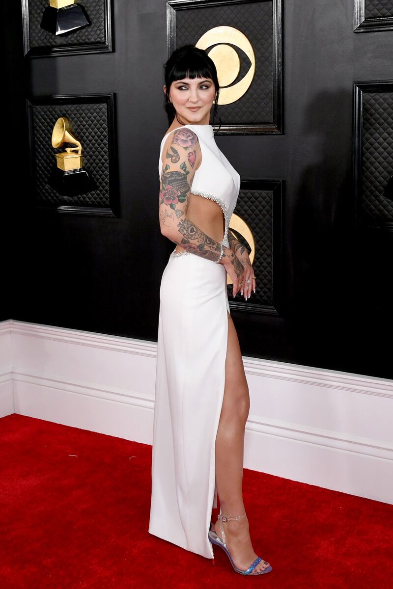 230205-grammys-red-carpet-julia-michaels_e1hkvp