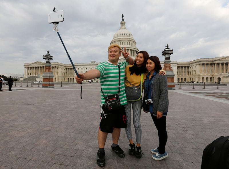 galleries/2013/10/01/closed-for-business-the-u-s-government-shuts-down-photos/131001-gov-shutdown-02_n8ieil