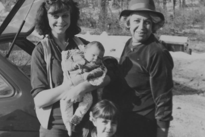 articles/2013/05/12/mother-s-day-2013-gloria-steinem-erica-jong-writers-thank-their-moms/130510-authormother-maynard_xivgcb