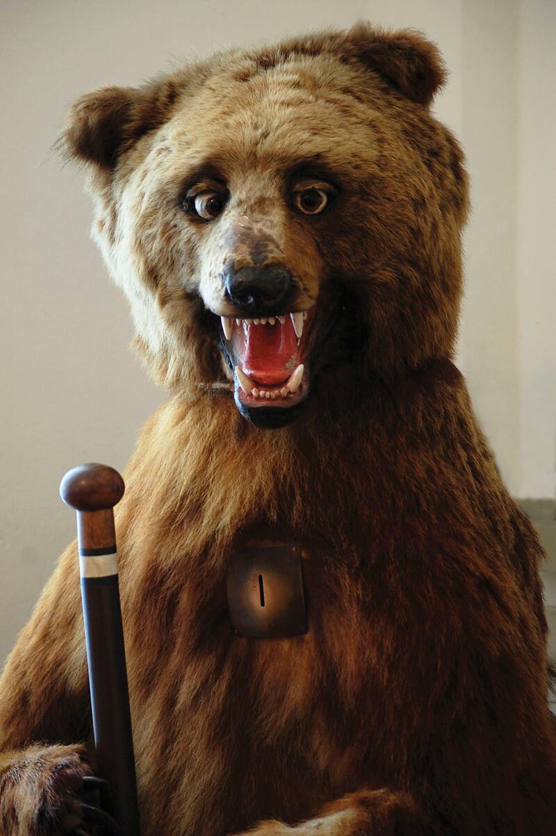 galleries/2014/09/06/the-crappiest-taxidermy-in-the-entire-world-photos/140903-crap-taxidermy-11_nzufa1