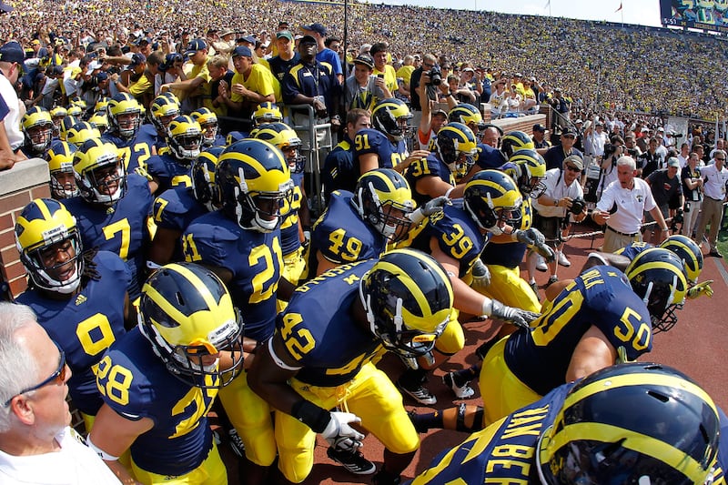 galleries/2011/09/28/top-20-college-football-teams-from-usc-to-lsu/top-20-football-michigan_sfv24k