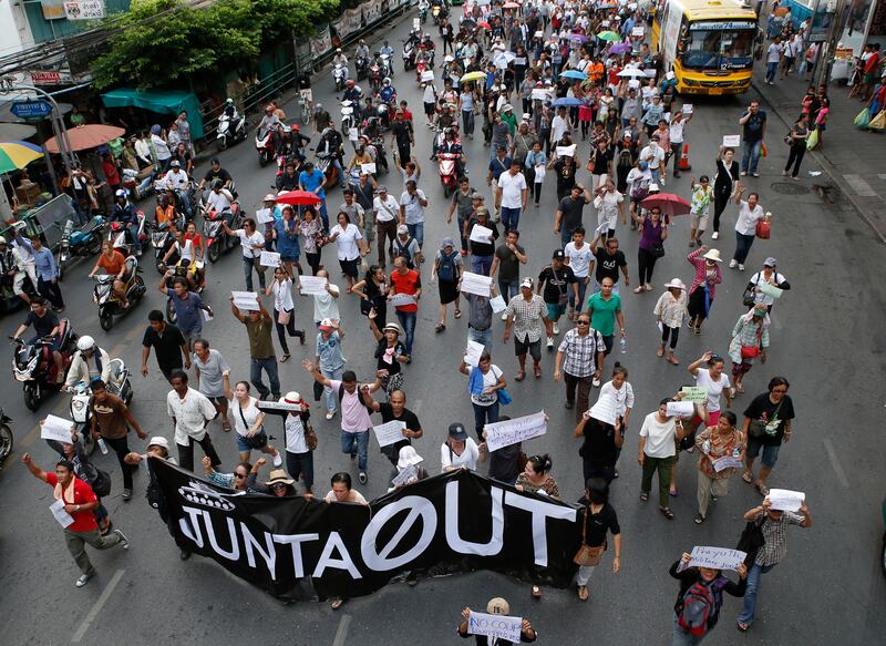 galleries/2014/05/27/striking-photos-from-thailand-s-military-coup-photos/140527-thailand-coup-2_fjxhaq