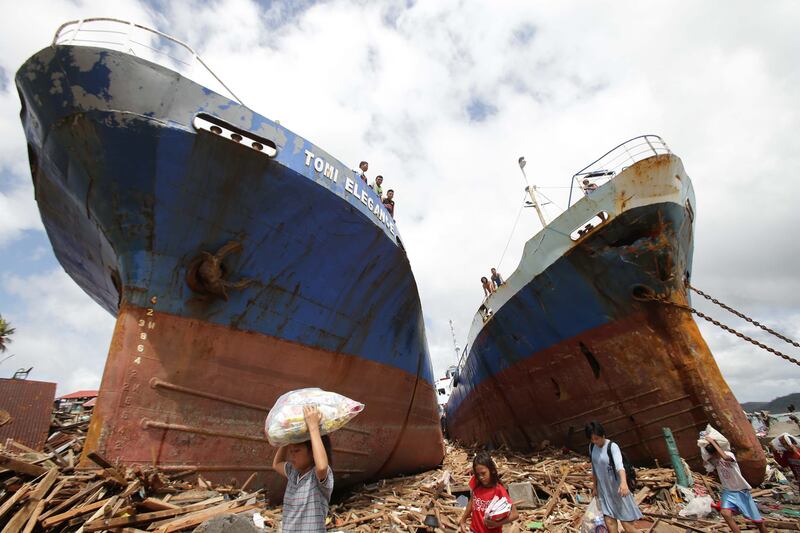 articles/2013/11/11/typhoon-haiyan-survivor-describes-utter-devastation-in-the-philippines/131110-typhoon1_tqiduj