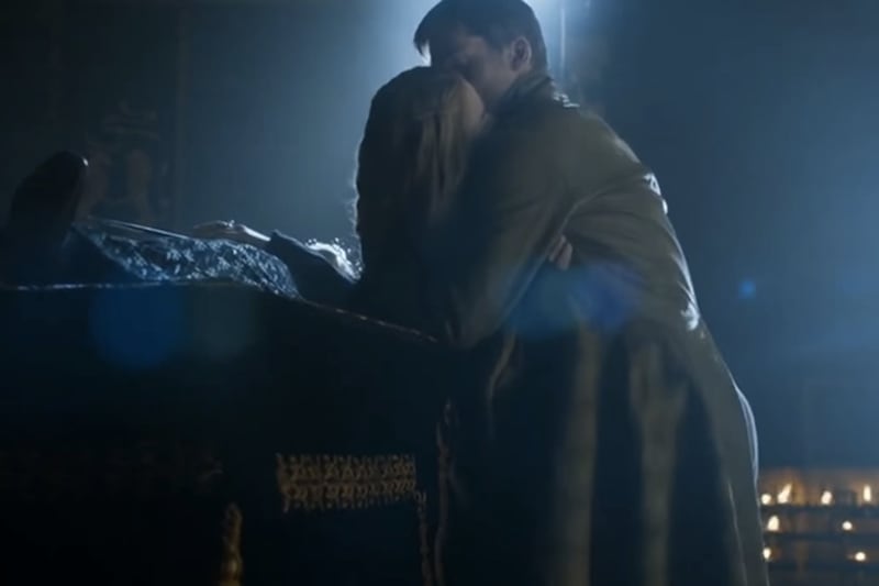 articles/2014/04/26/game-of-thrones-8-most-wtf-scenes-twincest-rape-shadow-baby-george-w-bush-s-head-and-more/140425-stern-thrones-embed01_txctac