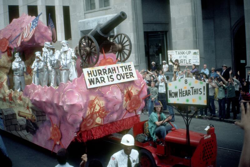 galleries/2014/03/04/vintage-mardi-gras-madness-around-the-world-photos/140303-vintage-mardi-gras05_nzrjyb