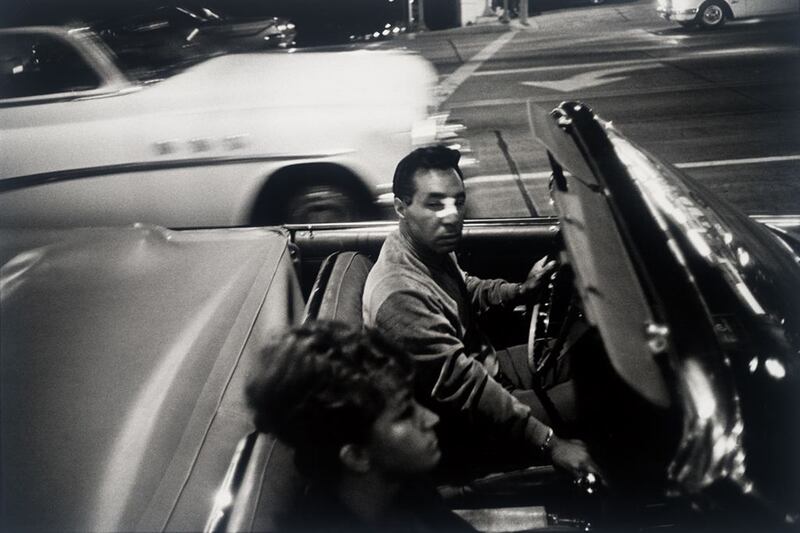 galleries/2014/06/27/garry-winogrand-retrospective-at-the-met-photos/garry-winogrand-la-1964_zxsvzd