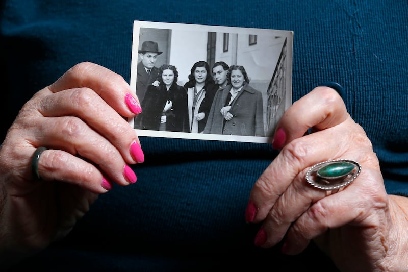 galleries/2015/01/26/auschwitz-survivors-70-years-later-photos/150123-auschwitz-survivors-10_cnja5z