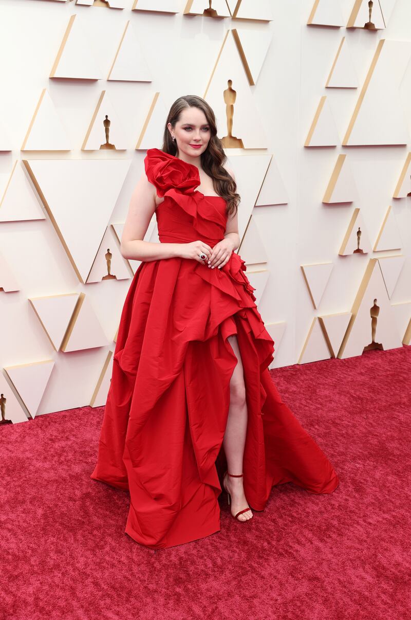 220327-oscars-red-carpet-Amy-Forsyth-_e6ryum