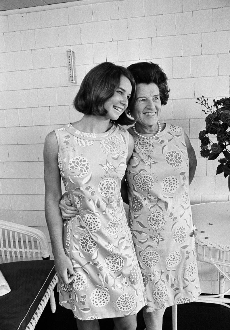 galleries/2013/04/08/lilly-pulitzer-s-most-iconic-photos/130407-Lilly-Pulitzer-02_lqz3jf