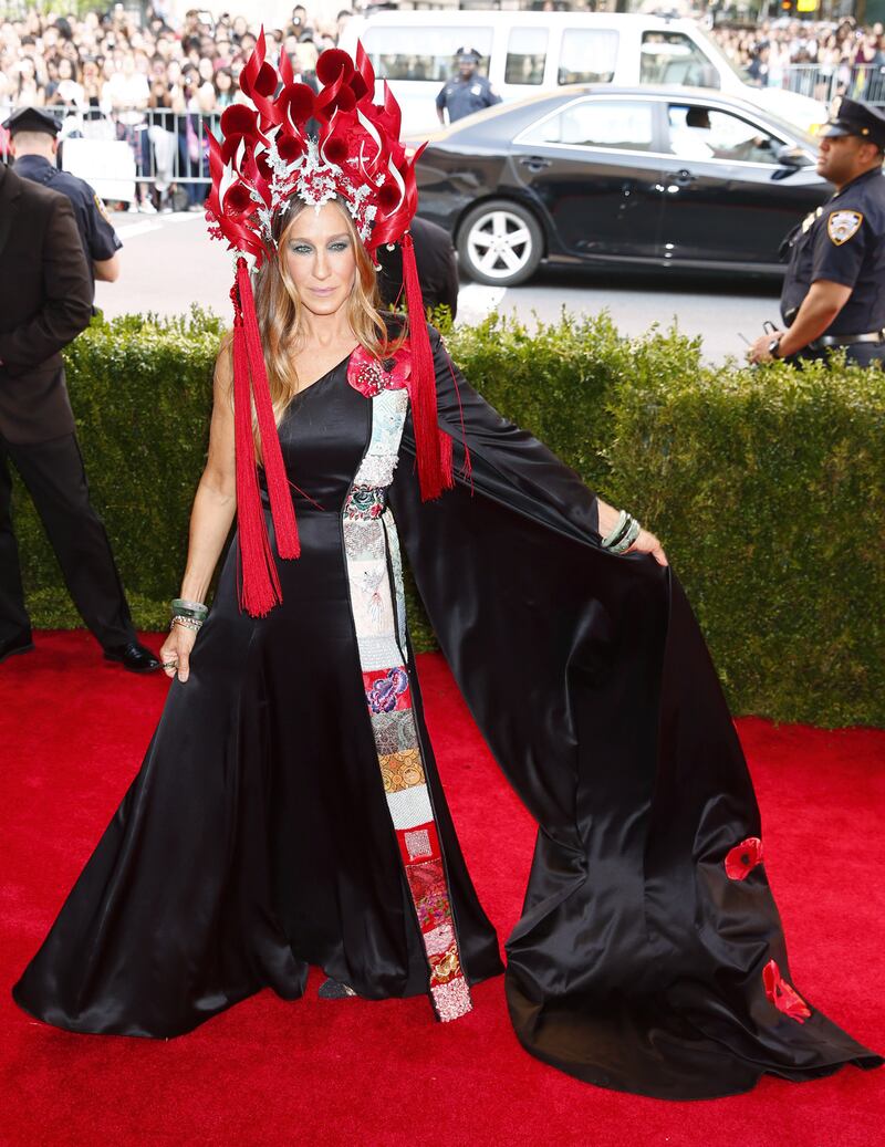 galleries/2015/05/04/how-to-rock-the-met-gala-red-carpet-starring-beyonce-rihanna-and-j-lo/150504-met-gala-04_sncw6p