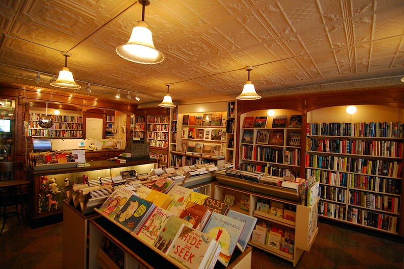 galleries/2011/10/13/america-s-greatest-independent-bookstores-photos/independent-bookstores-corner-bookstore_kndeev