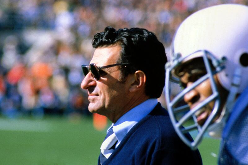 articles/2012/01/22/penn-state-coach-joe-paterno-dead-at-85/paterno-obit-tease_ezuh3f