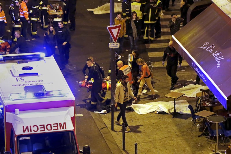 galleries/2015/11/13/paris-attacks-photos/151113-paris-attack11_vleovx