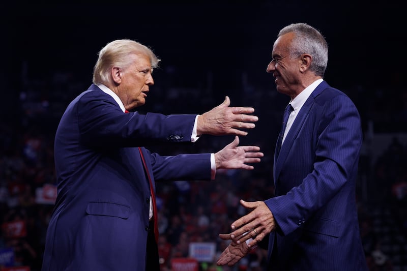 Donald Trump is greeted by Robert F. Kennedy Jr. 