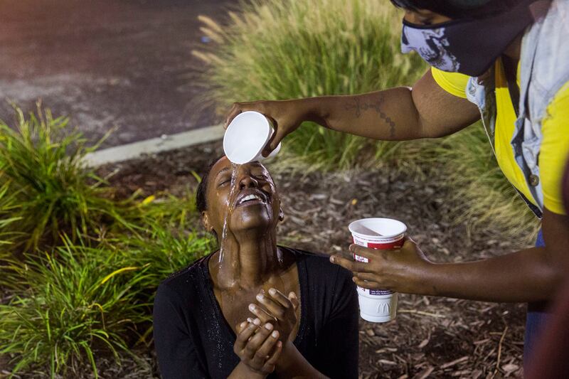 galleries/2014/08/18/missouri-protest-descends-into-chaos-photos/140818-missouri-riots-5_q5np3p