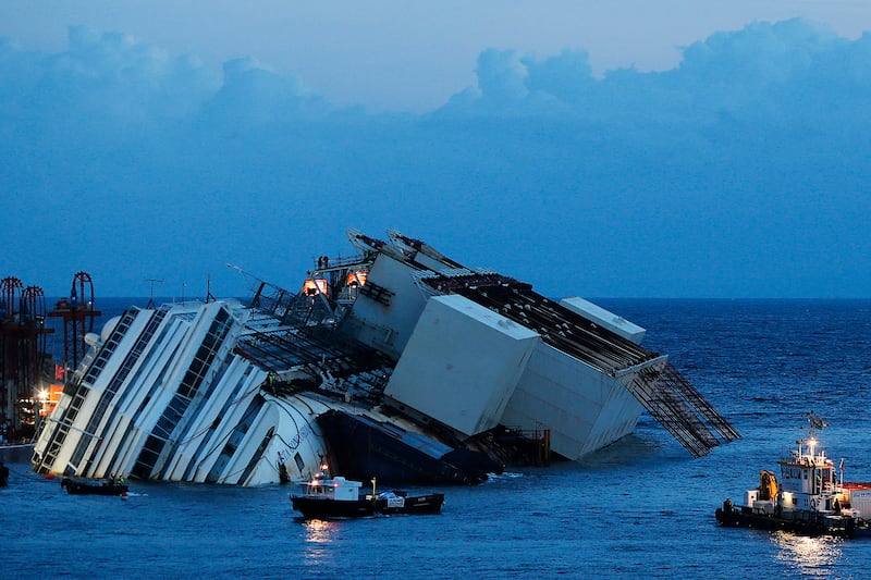 articles/2014/05/19/i-survived-a-deadly-shipwreck-costa-concordia-passengers-tell-their-stories/140718-Costa-Concordia-tease_vrvisx