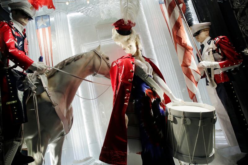 articles/2013/12/05/tales-of-a-bergdorf-goodman-window-dresser/131204-bergdorf-windows-embed1_ffjtql