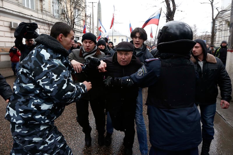 galleries/2014/02/28/crimea-in-chaos-and-crisis/140227-crimea-protest2_t0bmsx