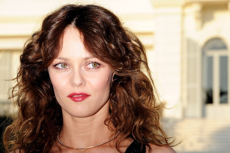 articles/2012/11/07/vanessa-paradis-on-cafe-de-flore-her-new-album-johnny-depp-more/vanessa-paradis-cafe-de-flore_nvkxy6