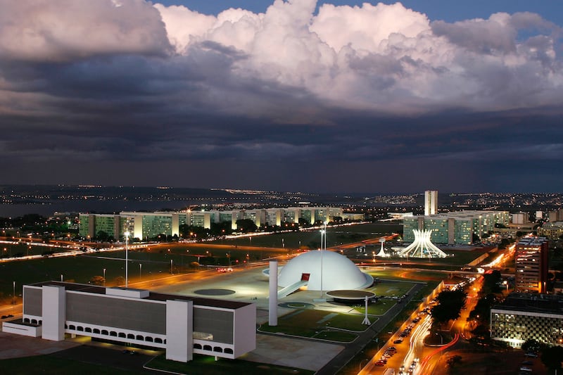 galleries/2012/12/07/the-life-and-work-of-brazilian-architect-oscar-niemeyer-photos/niemeyer-government-esplanade-brasilia_ewhdof