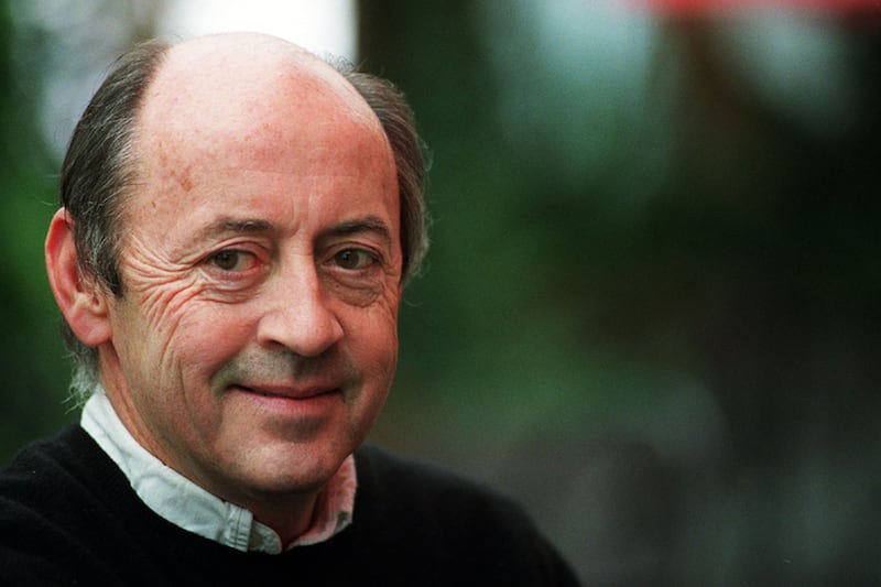 articles/2013/10/22/why-billy-collins-is-america-s-most-popular-poet/131021-billy-collins-tease-embed_kfgzza