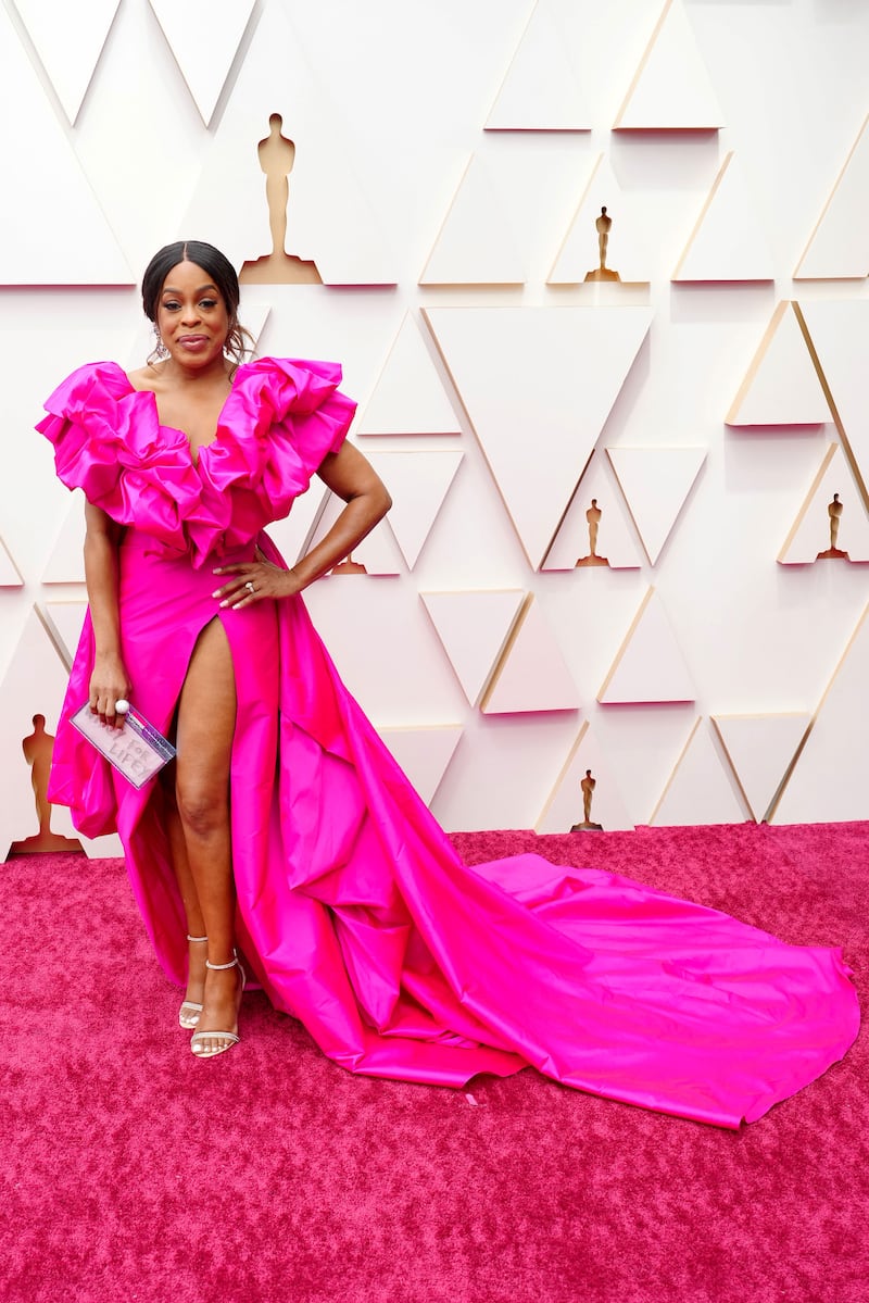 220327-oscars-red-carpet-niecy-nash_wmeoqr