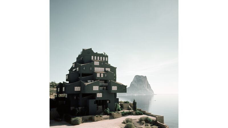 -Xanadu_Calpe_Spain_Ricardo_Bofill_Taller_Arquitectura_01_t6vqu3