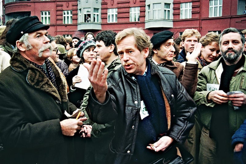 articles/2011/12/19/john-avlon-vaclav-havel-s-heroic-politics-of-truth-and-responsibility/havel-archive-cheat_ol8qoy