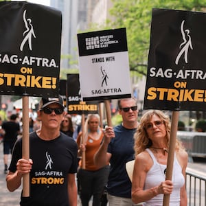 Kevin Bacon and Kyra Sedgwick at a SAG-AFTRA strike in New York