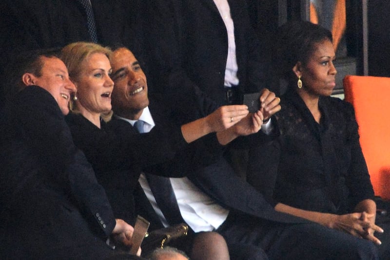 galleries/2013/12/28/the-best-celebrity-selfies-of-2013-photos/2013-selfies-obama_lpli6q