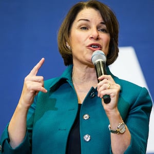 200217-LEWIS-Klobuchar-Dems-tease_hyv9bm