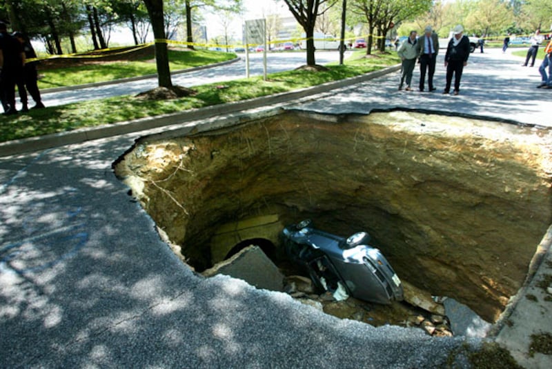 galleries/2010/06/01/sinkholes/sinkholes-9_onphhh