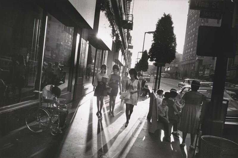 galleries/2014/06/27/garry-winogrand-retrospective-at-the-met-photos/garry-winogrand-la-1969_prhimw