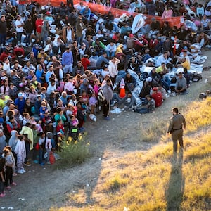 Photograph of mass migrants at the US/Mexico border