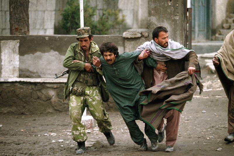 galleries/2013/12/14/robert-nickelsberg-s-photos-show-the-suffering-and-turmoil-of-war-in-afghanistan/131210-nickelsberg-afghanistan11_jdbjhv