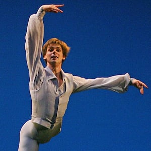 Ballet dancer Vladimir Shklyarov from the Mariinsky Ballet performs during a dress rehearsal of 'Tchaikovsky Pas de Deux' at the Saddlers Wells theatre in London, on October 15, 2008. AFP PHOTO/CARL DE SOUZA   (Photo credit should read CARL DE SOUZA/AFP via Getty Images)