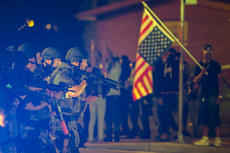 galleries/2014/08/18/missouri-protest-descends-into-chaos-photos/140819-ferguson-missouri-riots-update5_zx9xdw