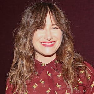 181004-fallon-Kathryn-Hahn-tease_uo5gas