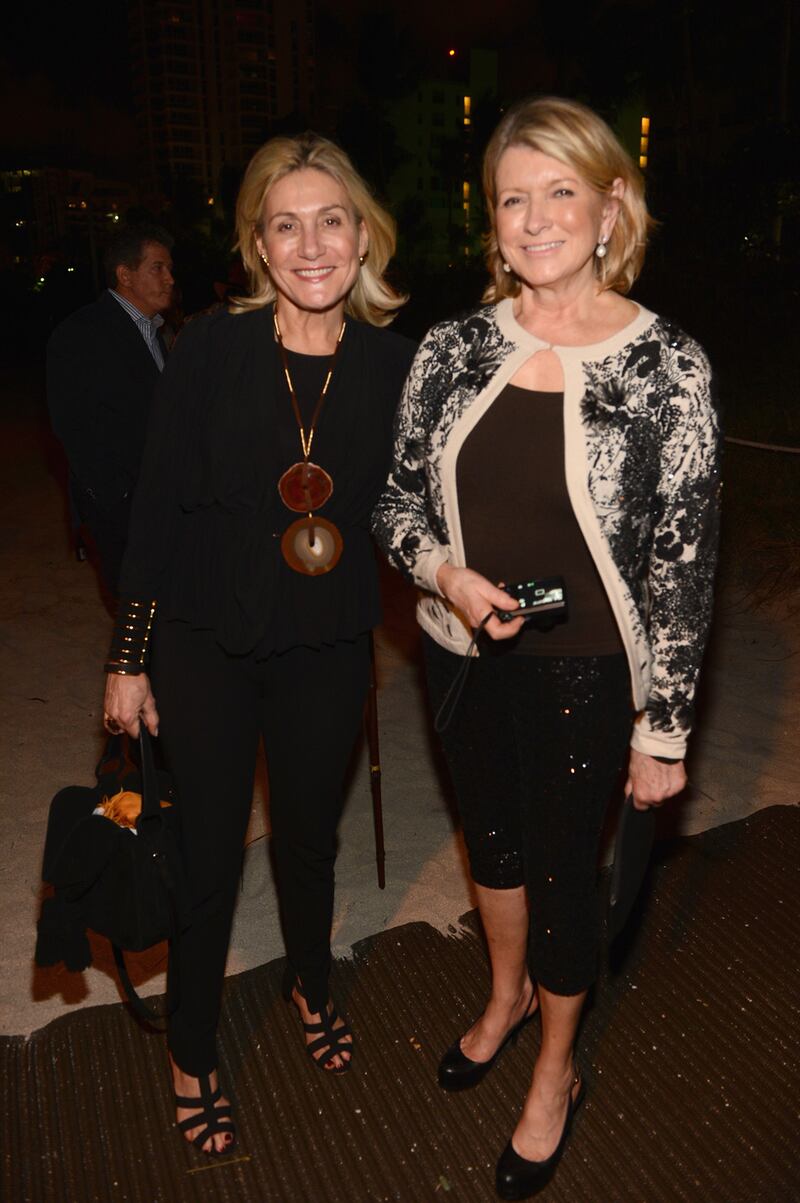 galleries/2012/12/09/art-basel-miami-2012-s-best-parties-chanel-terrywood-more-photos/martha-stewart-best-of-art-basel-2012_ptgx46