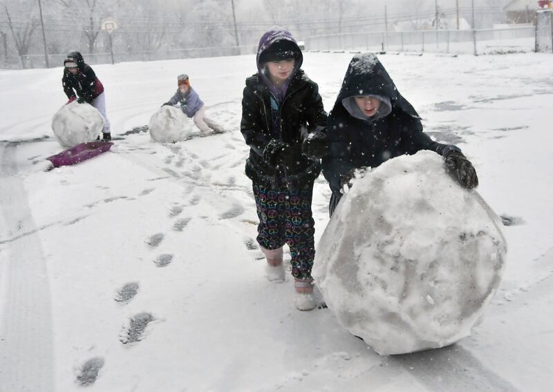 galleries/2012/12/26/christmas-storms-blanket-the-u-s-photos/winter-storm-1_obnpyw