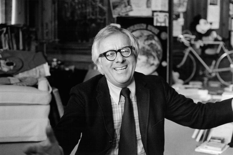 articles/2012/06/06/ray-bradbury-dead-at-91-taught-generations-of-readers-how-to-dream/jones-ray-bradbury-embed_ka3wq9